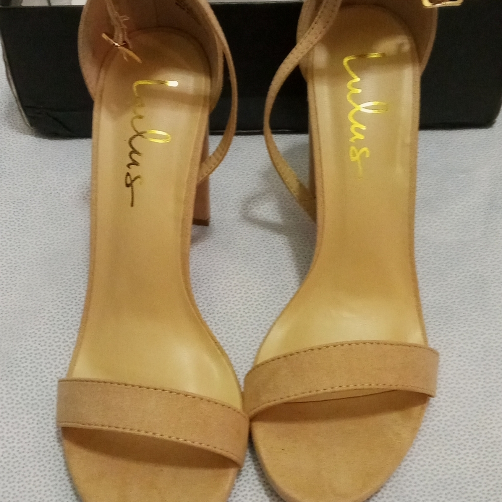 Women sandals with heels